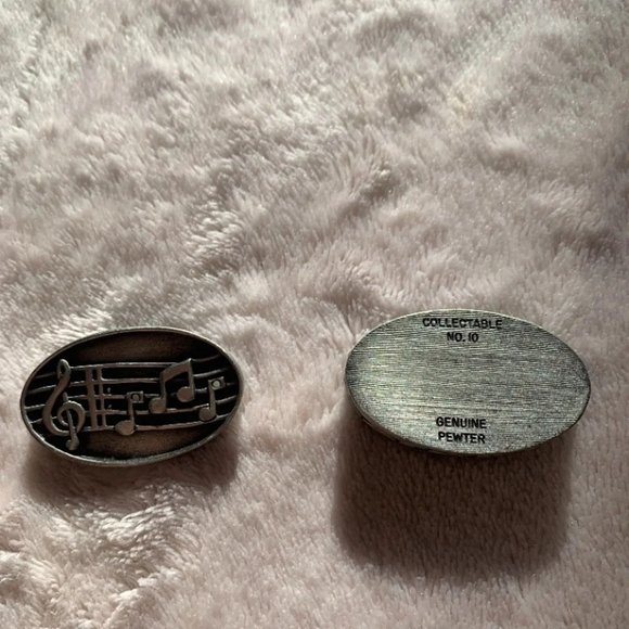 music note pin and small container - Picture 4 of 4